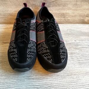 EUC Urbane Excel Mesh athletic scrub shoes size 40 9-9.5